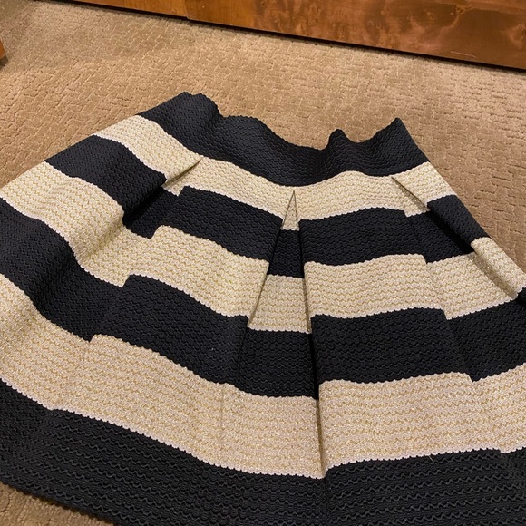 Womens gold and black stretchy mini skirt - Picture 2 of 5